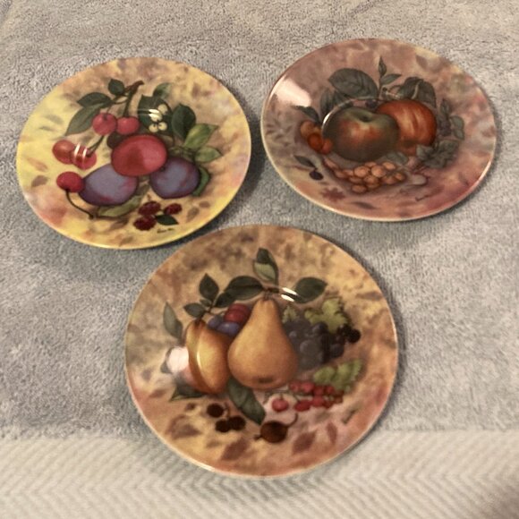 VTG 1990's-3 Godinger Still Life Saucers-w/Pear/Plum/Apple-Signed-4.75" Dia-EUC - Picture 9 of 9